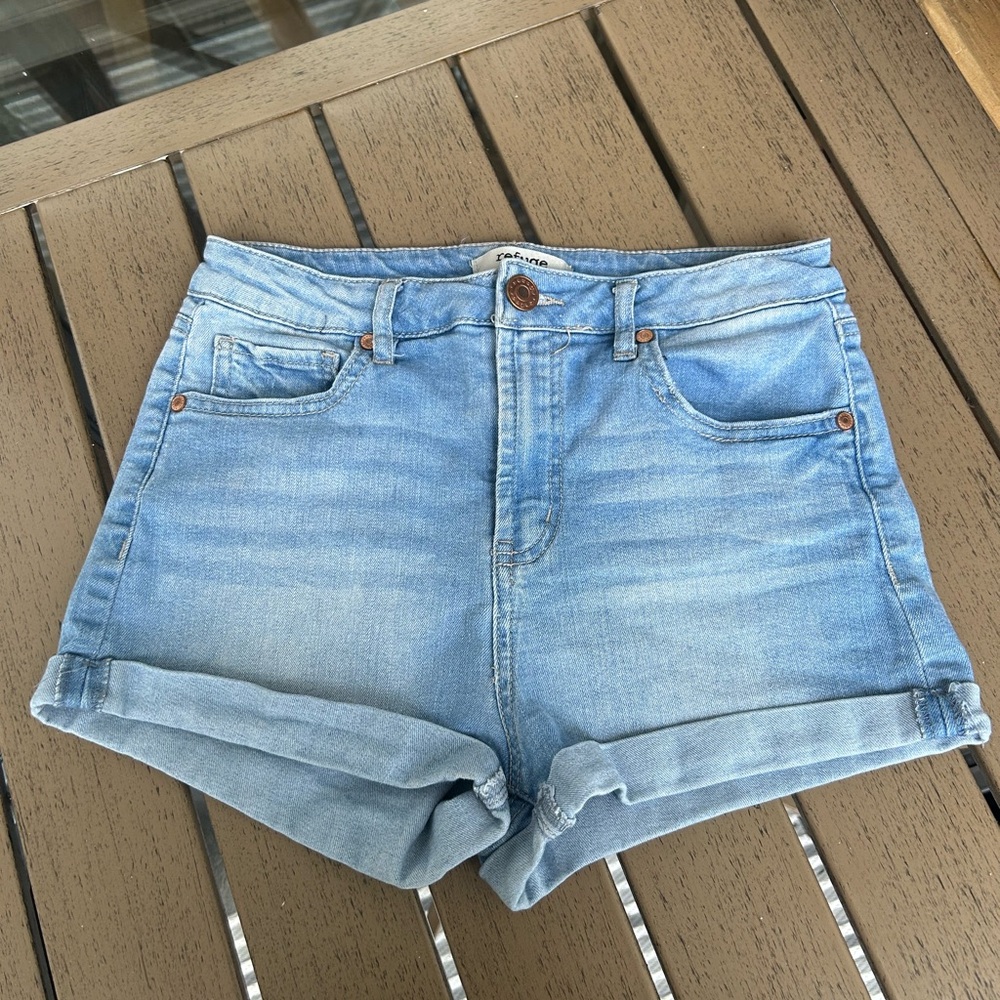 Refuge Charlotte Russe Light Wash Stretch Denim Jean Cuffed Girlfriend Shorts 6